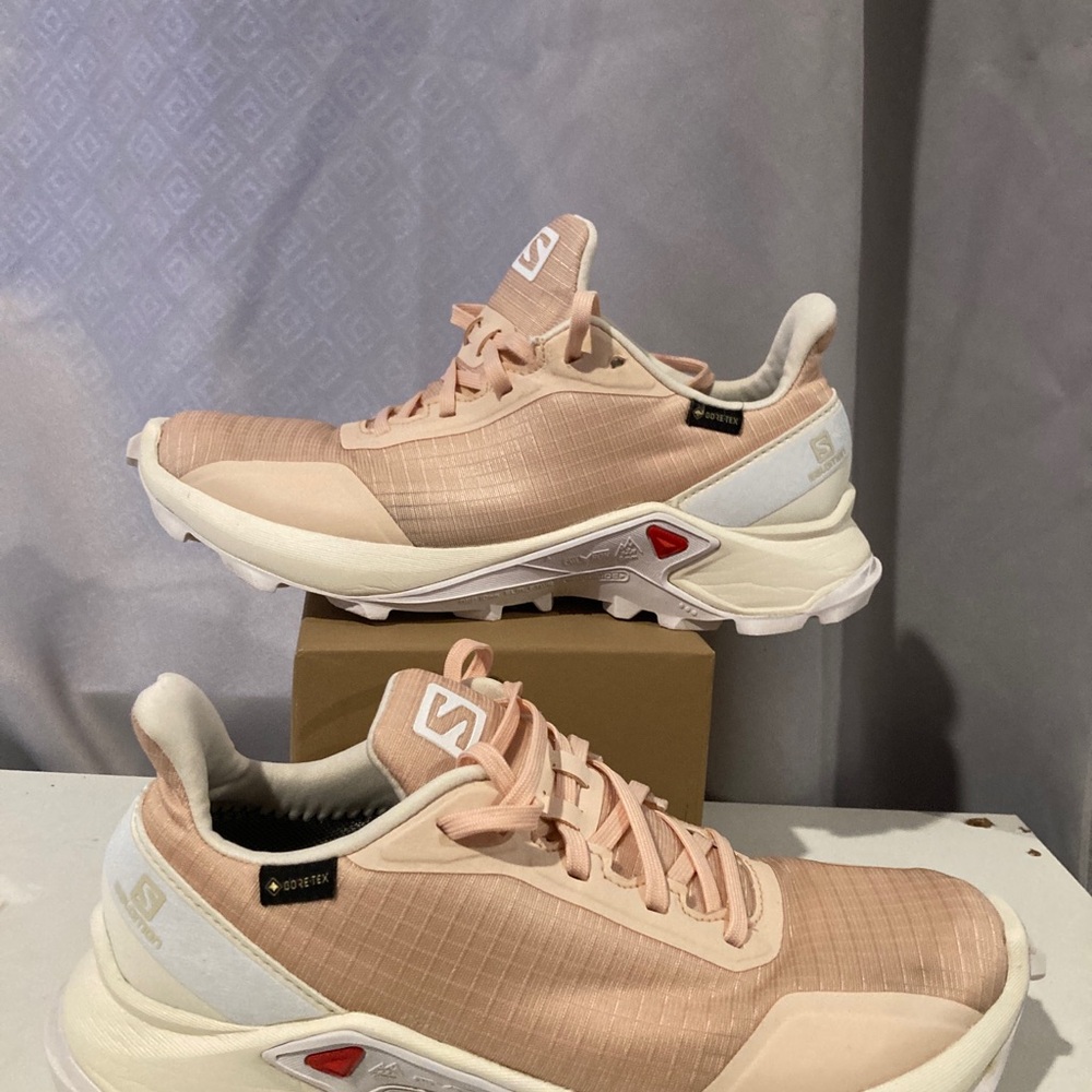 Salomon Pink and Cream Athletic Shoes with Modern Design